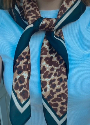 Foulard Cheveux Léopard – 70x70 cm – Neuf, merk: Tendance, staat: Nieuw met prijskaartje, € 12,00, € 13,30 inclusief Kopersbescherming