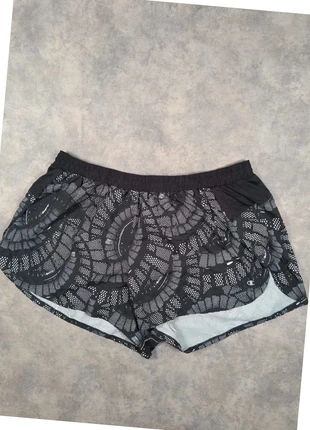 Short de sport femme noir et blanc champion taille 4XL en polyester sans poches, marke: Champion, zustand: Sehr gut, größe: 4XL / 48 / 20, 9,90 €, 11,10 € inklusive Vinted-Käuferschutz