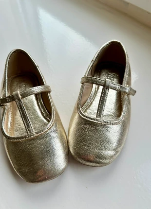 Goudkleurige schoentjes Zara, merk: Zara, staat: Heel goed, maat: 24, € 7,50, € 8,58 inclusief Kopersbescherming