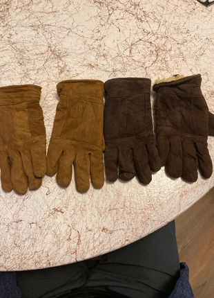 Dames handschoenen suède maat M en L, merk: Bruin, staat: Goed, maat: M, € 1,95, € 2,75 inclusief Kopersbescherming