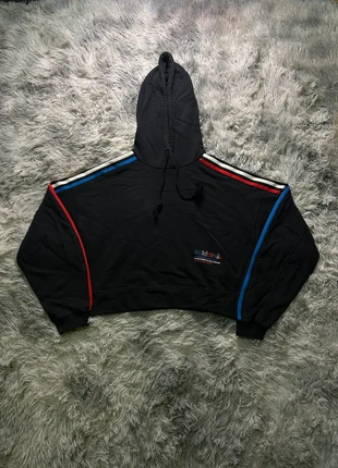 Felpa Adidas Cropped Nera L embroidery, marque: adidas, état: Très bon état, taille: L / 40 / 12, 15,00 €, 16,45 € Protection acheteurs incluse