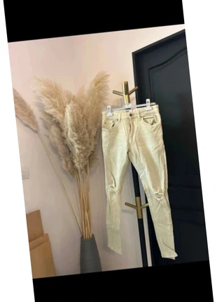 Jean déchiré mode Bershka beige taille 38 - Style casual chic, brand: Bershka, condizioni: Nuovo senza cartellino, taglia: M / IT 42 / EU 38, €2.49, €3.31 include la Protezione acquisti