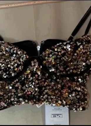 Crop top neuf, marque: Bershka, état: Neuf avec étiquette, taille: XS / 34 / 6, 12,00 €, 13,30 € Protection acheteurs incluse