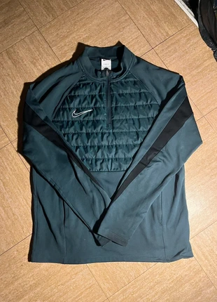 Haut therma fit vert foncé, marca: Nike, estado: Muito bom, tamanho: M, €55.00, €58.45 inclui Proteção do Comprador