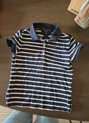 Tommy hilfiger polo shirtje, merk: Tommy Hilfiger, staat: Heel goed, maat: 5 jaar / 110 cm, € 5,00, € 5,95 inclusief Kopersbescherming