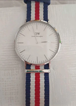 Montre Daniel Wellington, marque: Daniel Wellington, état: Très bon état, taille: Taille unique, 45,00 €, 47,95 € Protection acheteurs incluse