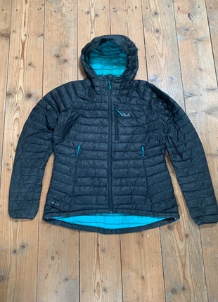 Rab puffer Pertex Quantum | dames L | Zwart/Blauw | Premium Outdoor, merk: Rab, staat: Heel goed, maat: L / 40 / 12, € 90,00, € 95,20 inclusief Kopersbescherming