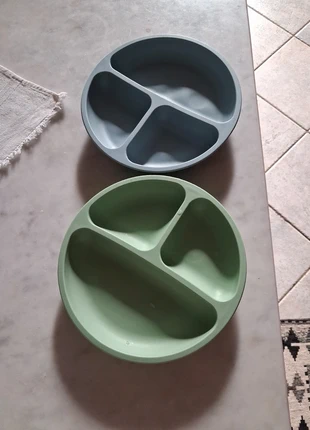 2 piatti con ventose, brand: nessuno, condizioni: Ottime, taglia: 9-12 mesi / 74 cm, €2.00, €2.80 include la Protezione acquisti