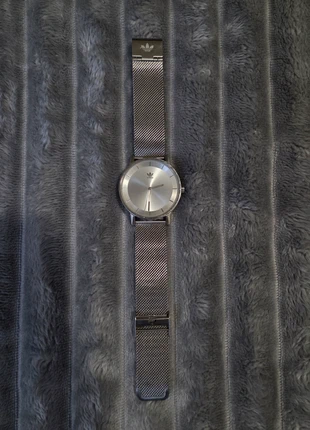 Reloj Adidas Originals District M1 Acero Inoxidable Plata Estilo Minimalista, marque: adidas, état: Très bon état, taille: Taille unique, 15,00 €, 16,45 € Protection acheteurs incluse