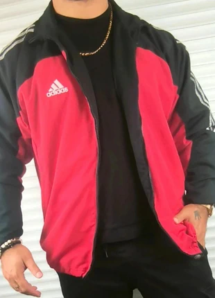 Veste adidas vintage y2k 2000s rouge et noire - Taille L/XL, marque: adidas, état: Très bon état, taille: L, 29,00 €, 31,15 € Protection acheteurs incluse