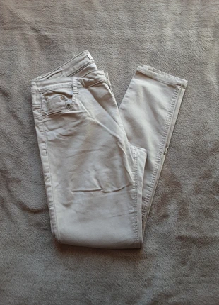 Pantalon beige Pimkie taille 38 slim excellent état, marca: Pimkie, estado: Muito bom, tamanho: M / 38 / 10, €9.00, €10.15 inclui Proteção do Comprador
