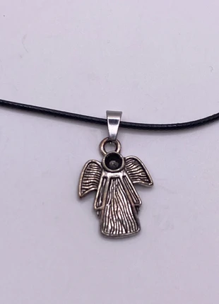 Bellissima collana in nylon con ciondolo angioletto stilizzato, brand: nessuno, condizioni: Nuovo senza cartellino, €3.00, €3.85 include la Protezione acquisti