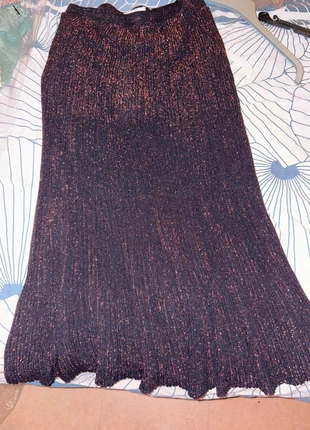 Jupe noir à paillette rouge, marque: Promod, état: Très bon état, taille: M / 38 / 10, 3,50 €, 4,38 € Protection acheteurs incluse