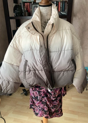 Très jolie doudoune courte taille XL, marque: PrettyLittleThing, état: Neuf sans étiquette, taille: XL / 42 / 14, 14,00 €, 15,40 € Protection acheteurs incluse