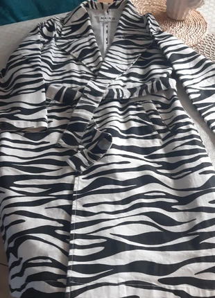 Trench imprimé zèbre tendance taille 34, marke: NA-KD, zustand: Sehr gut, größe: XS / 34 / 6, 15,00 €, 16,45 € inklusive Vinted-Käuferschutz