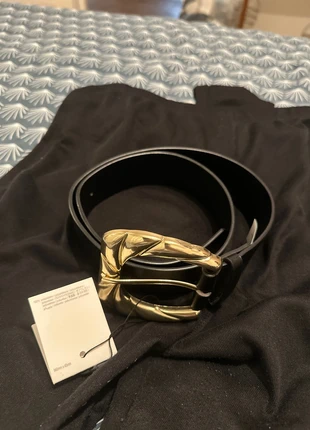 Ceinture classique noir et doré Zara, marque: Zara, état: Neuf avec étiquette, taille: 95 cm, 4,00 €, 4,90 € Protection acheteurs incluse