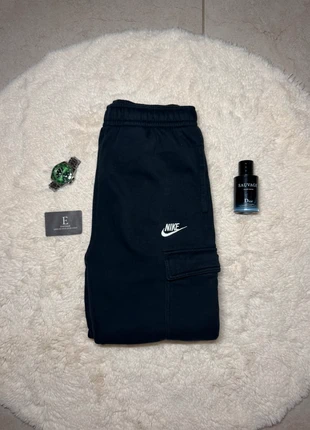 Jogging noir nike homme xs très bon état, marque: Nike, état: Très bon état, taille: XS, 20,00 €, 21,70 € Protection acheteurs incluse