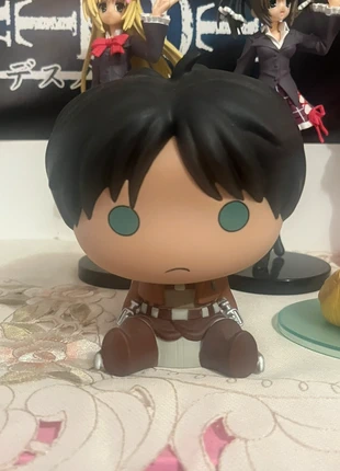 eren small piggybank/tirelire, marke: Attack On Titan, zustand: Sehr gut, größe: Einheitsgröße, 5,00 €, 5,95 € inklusive Vinted-Käuferschutz