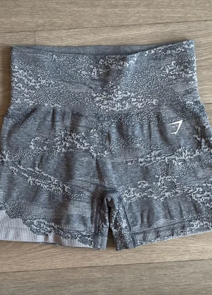 Short Gymshark Gris - XS, marque: Gymshark, état: Très bon état, taille: XS / 34 / 6, 15,00 €, 16,45 € Protection acheteurs incluse