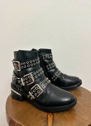 Black leather ankle boots with silver buckles and stud details, brand: PEPITA-REI, condizioni: Ottime, taglia: 38, €15.00, €16.45 include la Protezione acquisti