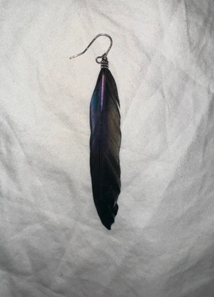 Oorbel veer zwart met parelmoer paarse gloed, marque: onbekend, état: Très bon état, 1,00 €, 1,75 € Protection acheteurs incluse