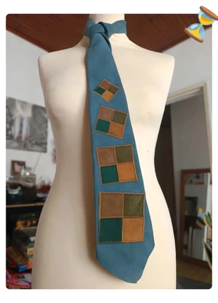 cravate daim bleu empiècement cousu main patchwork vintage rare créateur haut de gamme tailleur, marke: Création Française, zustand: Sehr gut, 14,00 €, 15,40 € inklusive Vinted-Käuferschutz