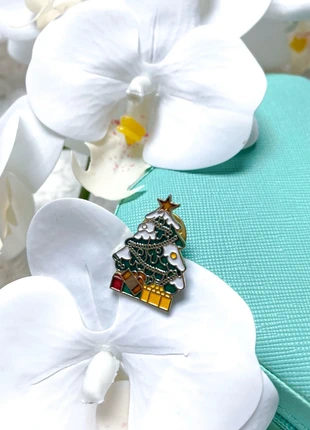 Pin’s Vintage 🎄 | Sapin de Noël Décoré Avec Étoile et Cadeaux, brand: Merry Christmas, condition: Very good, €5.10, €6.06 includes Buyer Protection