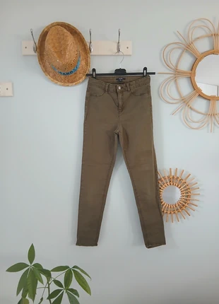 Pantalon / jean kaki - 14 ans - taille XS, marque: Kiabi, état: Très bon état, taille: XS, 2,99 €, 3,84 € Protection acheteurs incluse