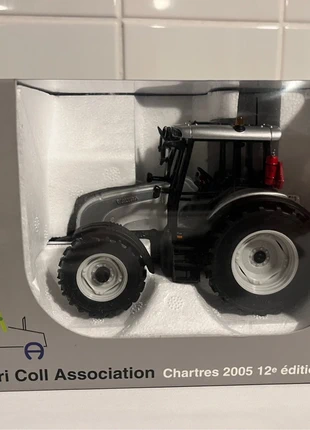 Valtra C Zilver ACA Model UH 1-32, merk: MODEL, staat: Nieuw zonder prijskaartje, maat: Prematuur, tot 44 cm, € 55,00, € 58,45 inclusief Kopersbescherming
