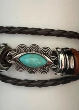Mooie 3-ledige letherlook armband met stainless steel schakels en bedel turquoise steen, staat: Nieuw zonder prijskaartje, € 1,95, € 2,75 inclusief Kopersbescherming