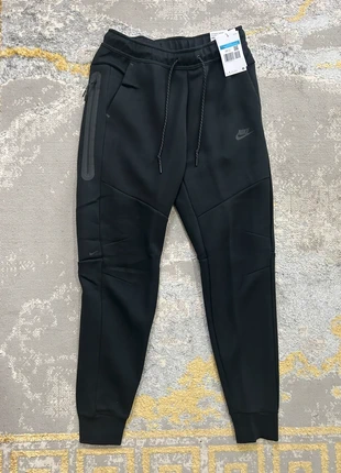 Bas Nike Tech Taille M / Prix négociable à 85€ ou RIEN, marque: Nike, état: Très bon état, taille: M, 90,00 €, 95,20 € Protection acheteurs incluse