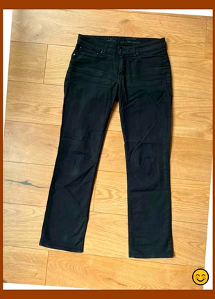 Jean Levi’s noir Demi Curve pour femme | W30 / Taille FR 40, brand: Noir, condition: Very good, size: L / 40 / 12, €8.00, €9.10 includes Buyer Protection
