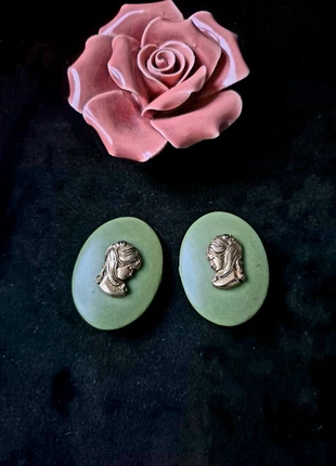 Paire de boucles d'oreilles vintage légère de portrait féminin, brand: Vintage Love, condition: Very good, €3.00, €3.85 includes Buyer Protection Pro