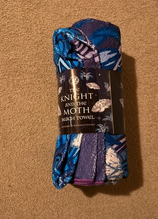 Fairyloot The Knight and the Moth Beach Towel, marque: FairyLoot, état: Neuf avec étiquette, 10,00 €, 11,20 € Protection acheteurs incluse