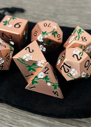 Set Completo di Dadi Poliedrici in Metallo - Stile Floreale Rame/Bronzo, état: Neuf sans étiquette, 15,50 €, 16,98 € Protection acheteurs incluse