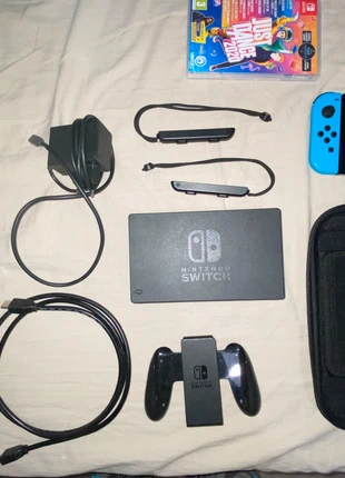 Switch, brand: Nintendo, condizioni: Ottime, €225.00, €236.95 include la Protezione acquisti