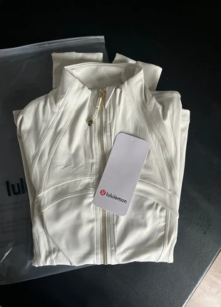 Lululemon vest wit, merk: Lululemon, staat: Nieuw met prijskaartje, € 80,00, € 84,70 inclusief Kopersbescherming
