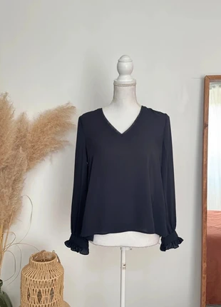 Blouse noire Claudie Pierlot taille 36, marque: Claudie Pierlot, état: Très bon état, taille: S / 36 / 8, 30,00 €, 32,20 € Protection acheteurs incluse