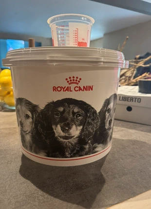 Conteneur croquette, marque: Royal Canin, état: Neuf avec étiquette, 5,00 €, 5,95 € Protection acheteurs incluse