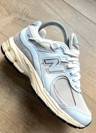 New Balance 2002R beige T38 – très bon état, look rétro tendance, marca: New Balance, estado: Muito bom, tamanho: 38, €49.00, €52.15 inclui Proteção do Comprador Pro
