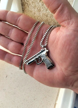 Cadena con colgante arma, condizioni: Ottime, €3.50, €4.38 include la Protezione acquisti