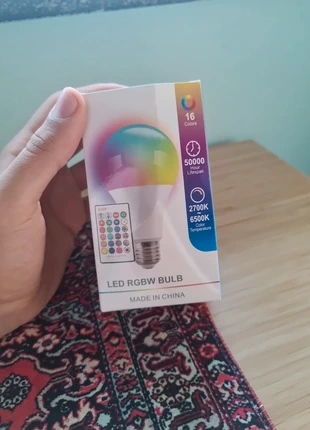 Lampada con telecomando, marque: led, état: Neuf sans étiquette, 5,00 €, 5,95 € Protection acheteurs incluse