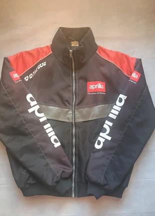 RARE
Kenny Racing x Aprilia Racing Team Jacket XL (L) - Moto Fan Edition, marque: Aprilia, état: Très bon état, taille: XL, 53,95 €, 57,35 € Protection acheteurs incluse