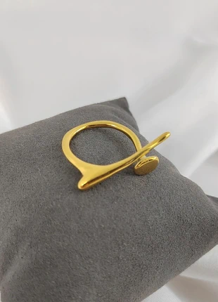 Bague minimaliste en acier inoxidable doré. ref: X34 2/06, marke: sans marque, zustand: Sehr gut, größe: Größenverstellbar, 11,90 €, 13,20 € beinhaltet Vinted-Käuferschutz Pro