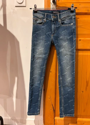 Jeans tommy hilfiger, marque: Tommy Hilfiger, état: Très bon état, taille: 8 ans / 128 cm, 2,90 €, 3,75 € Protection acheteurs incluse
