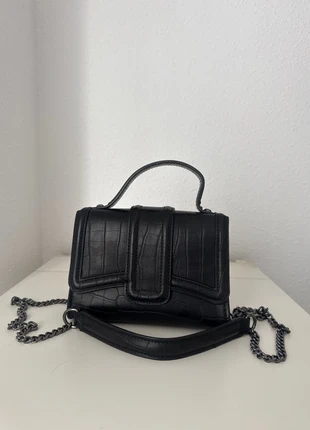 Mini black leather bag with chain zara, marque: Zara, état: Très bon état, 8,00 €, 9,10 € Protection acheteurs incluse