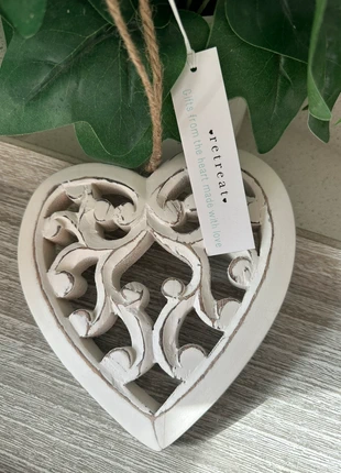 White Wooden Chunky Handcarved Heart, brand: Retreat, condition: New with tags, £3.00, £3.85 includes Buyer Protection