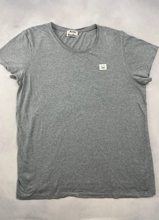 T-Shirt Acne studios gris très bon état femme Taille S été rare, brand: Acne Studios, condizioni: Ottime, taglia: S / IT 40 / EU 36, €19.00, €20.65 include la Protezione acquisti Pro