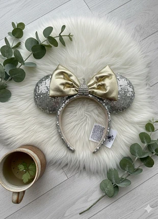 Serre-tête à sequins et strass – Disneyland Paris – Doré & argenté – Parfait état, marque: Disneyland Paris, état: Très bon état, taille: Taille unique, 15,00 €, 16,45 € Protection acheteurs incluse