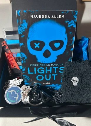 Box lecture Lights Out, zustand: Neu, mit Etikett, 35,90 €, 38,40 € beinhaltet Vinted-Käuferschutz Pro